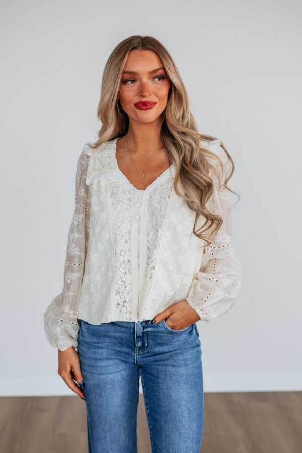 Arely Lace Blouse - Image 4
