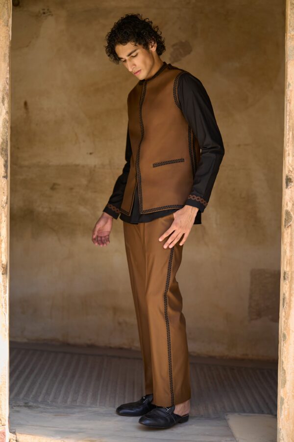Border Embroidered Bandi and Pant Set - Image 4