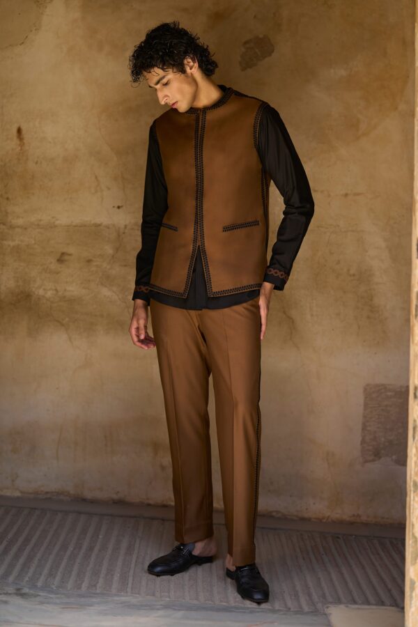 Border Embroidered Bandi and Pant Set - Image 9