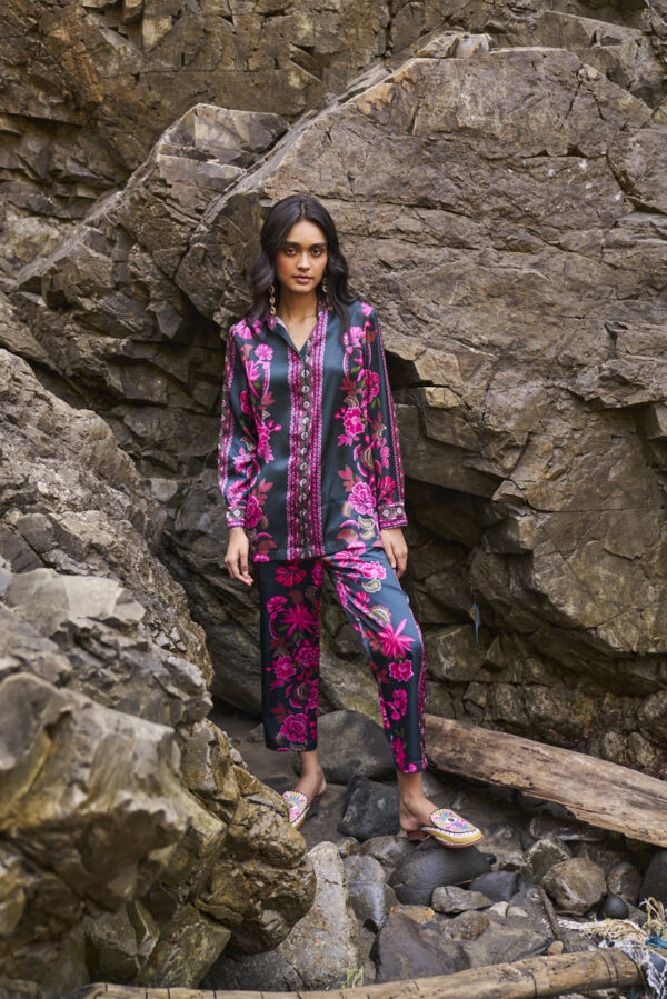 Contrast Floral Set - Image 26