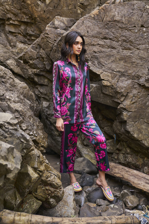 Contrast Floral Set - Image 23