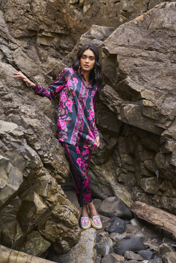 Contrast Floral Set - Image 20