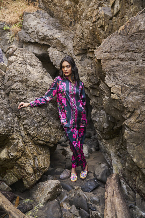 Contrast Floral Set - Image 9