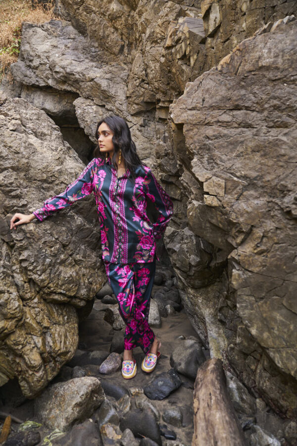 Contrast Floral Set - Image 6