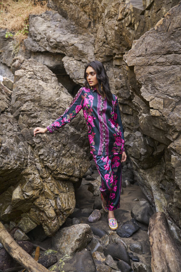 Contrast Floral Set - Image 5