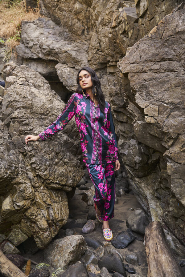 Contrast Floral Set - Image 2