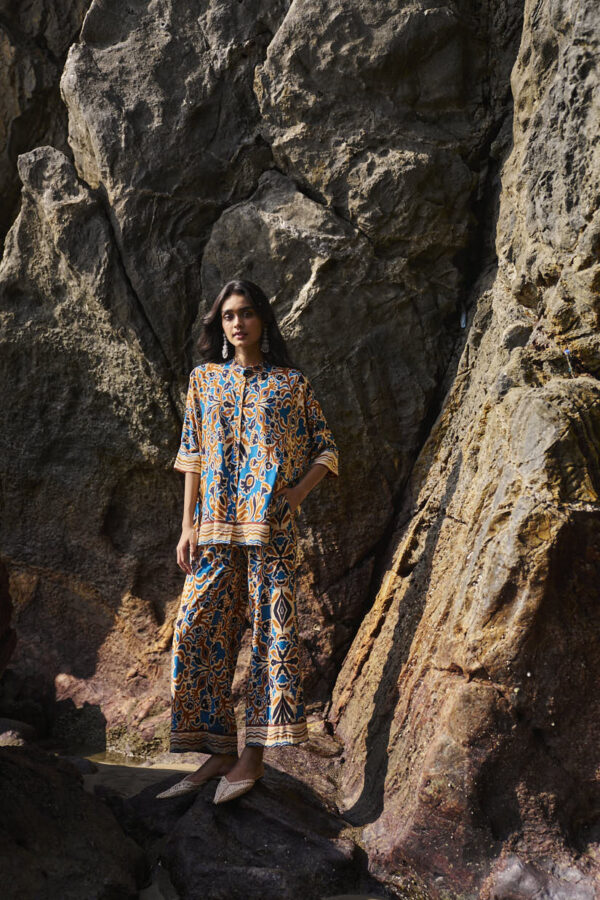 Abstract Floral Printed Top - Image 11