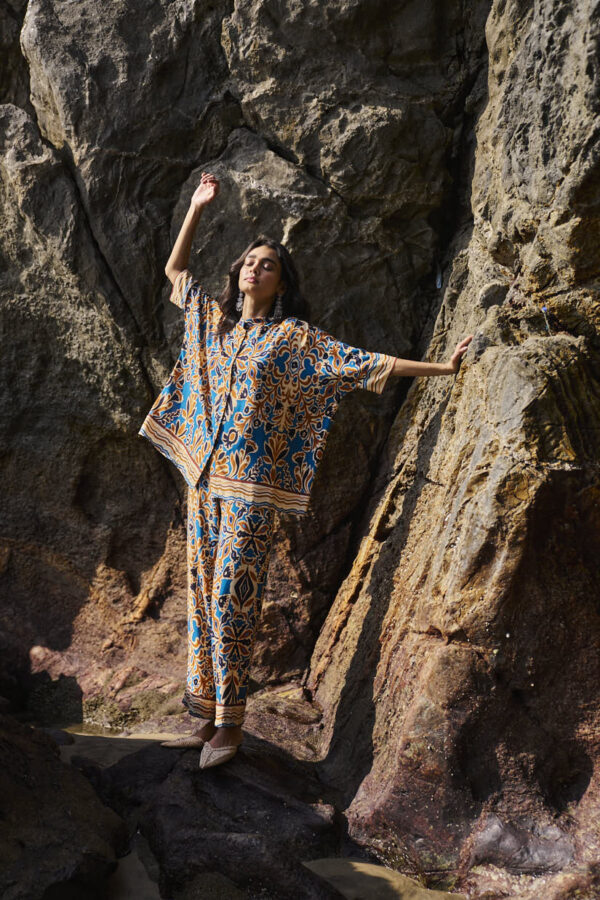 Abstract Floral Printed Top - Image 7