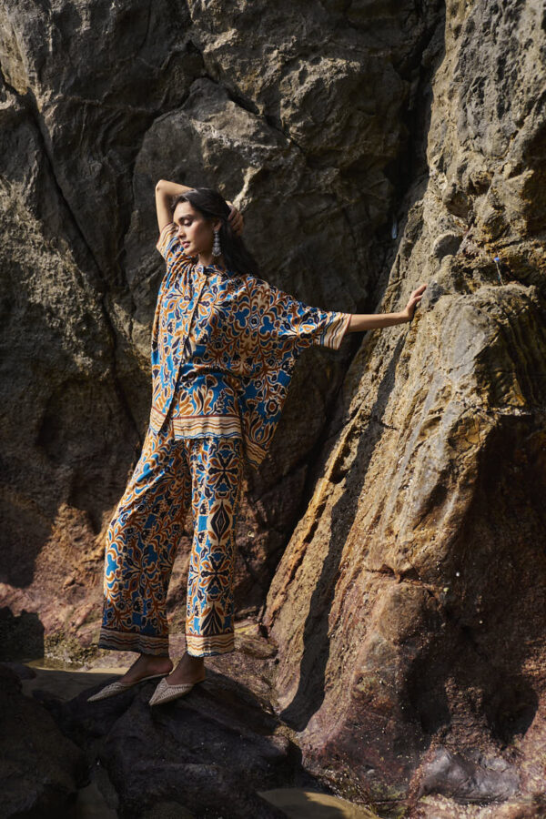 Abstract Floral Printed Top - Image 17
