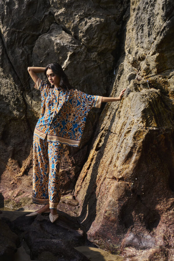 Abstract Floral Printed Top - Image 19