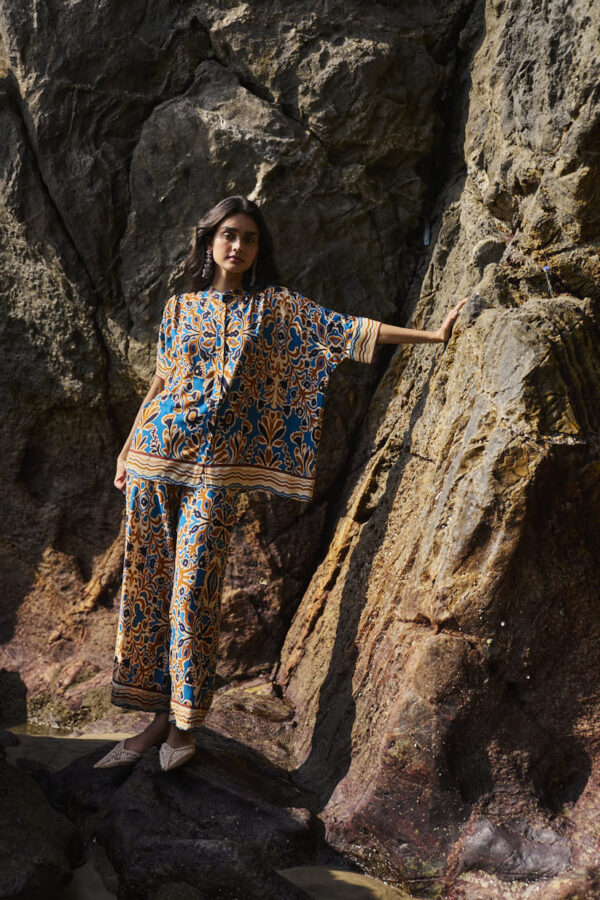 Abstract Floral Printed Top - Image 13