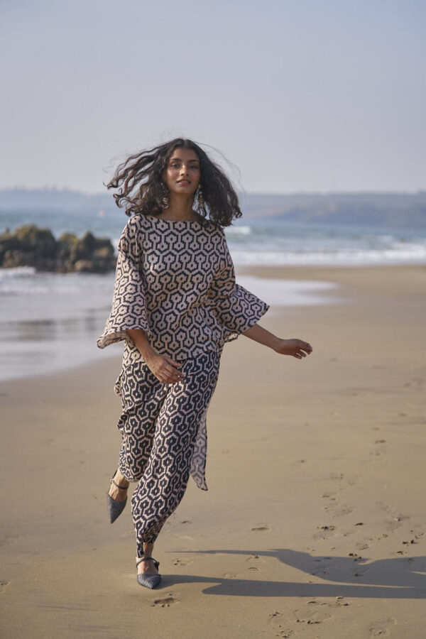 High/Low Printed Pant Set - Image 3