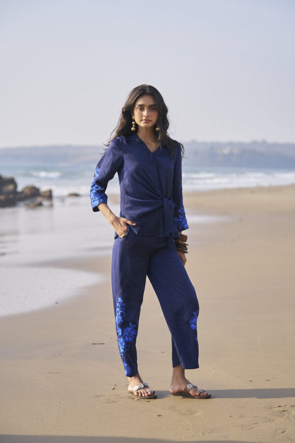 Side Tie Embroidered Cuff Shirt - Image 18