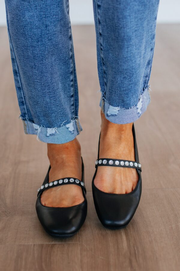 Setting Things Straight Ballet Flats - Black