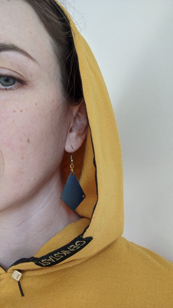 SLICE OF GOLD EARRINGS - Image 3