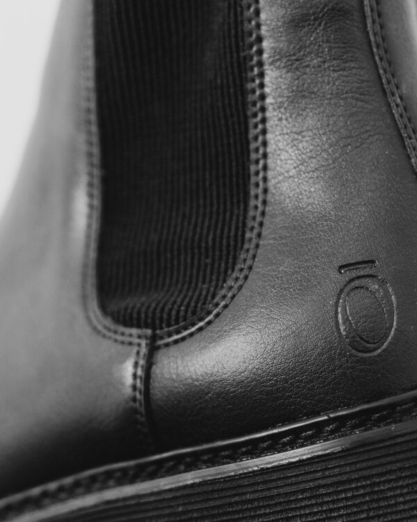 The Signature Chelsea Boot in black - Image 7