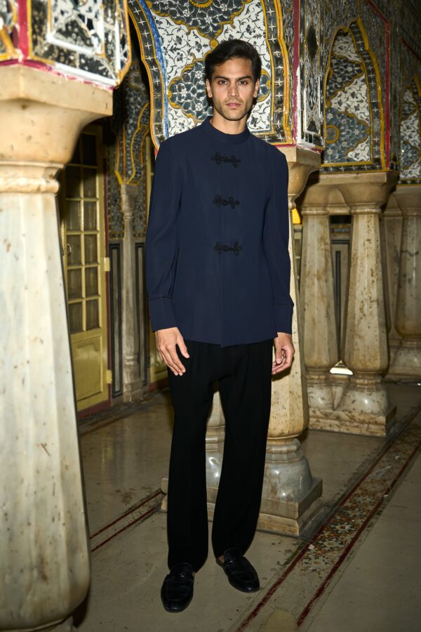 Contrast Knot Button Suit - Image 4