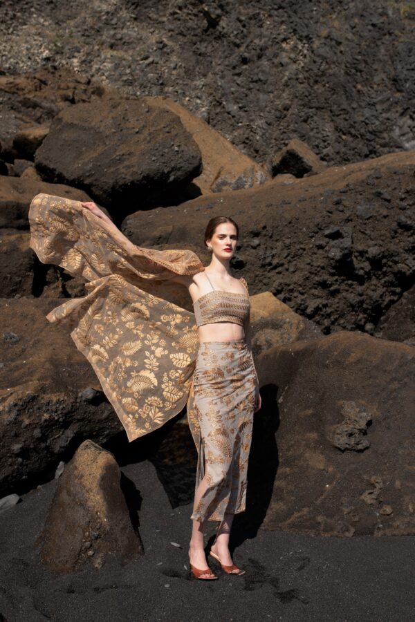 Metallic Badla Stitch Cape - Image 6