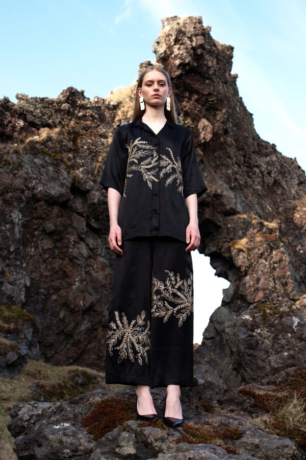 Placement Dori Embroidered Set