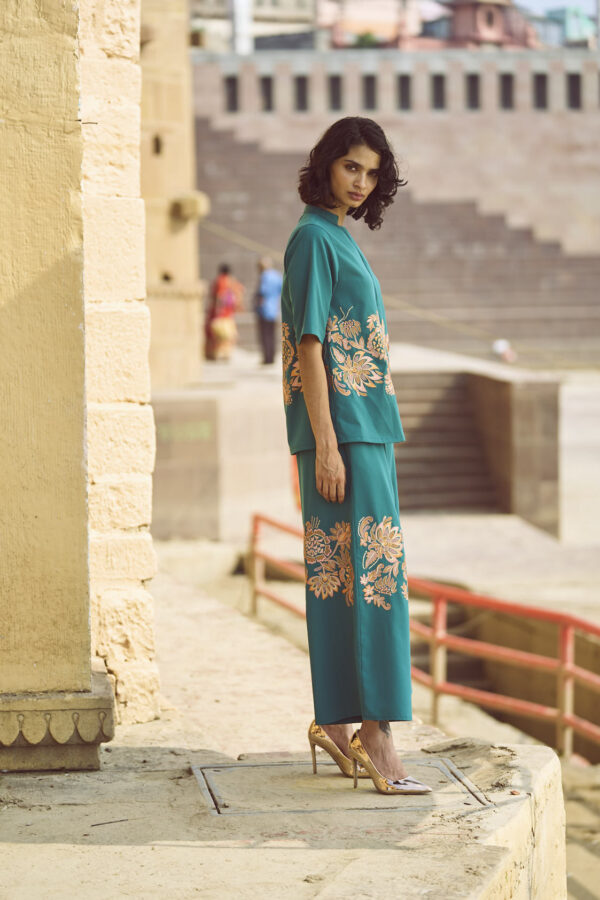 Placement Embroidered Set - Image 4