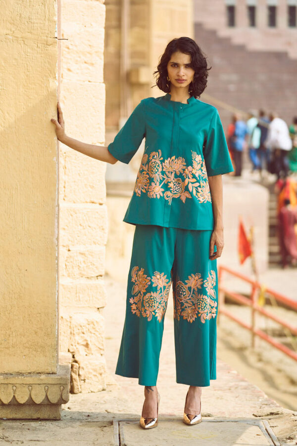Placement Embroidered Set