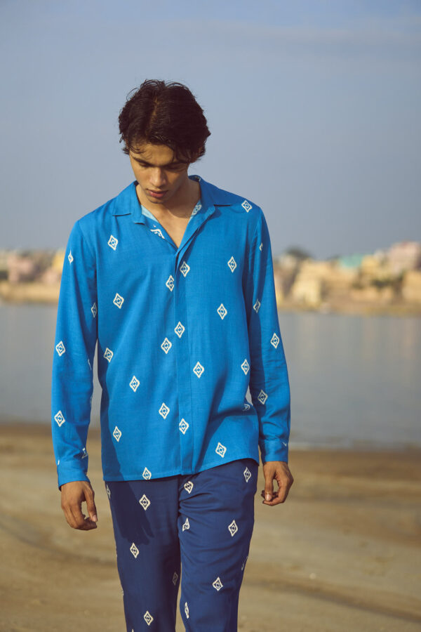 Blue Ikkat Print Shirt - Image 4