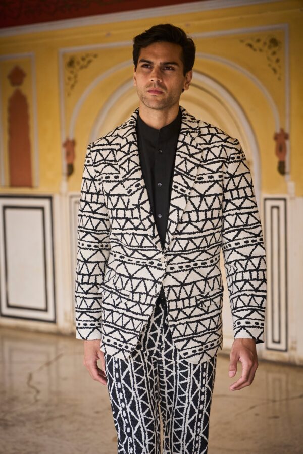 Jacquard Weave Suit - Image 5