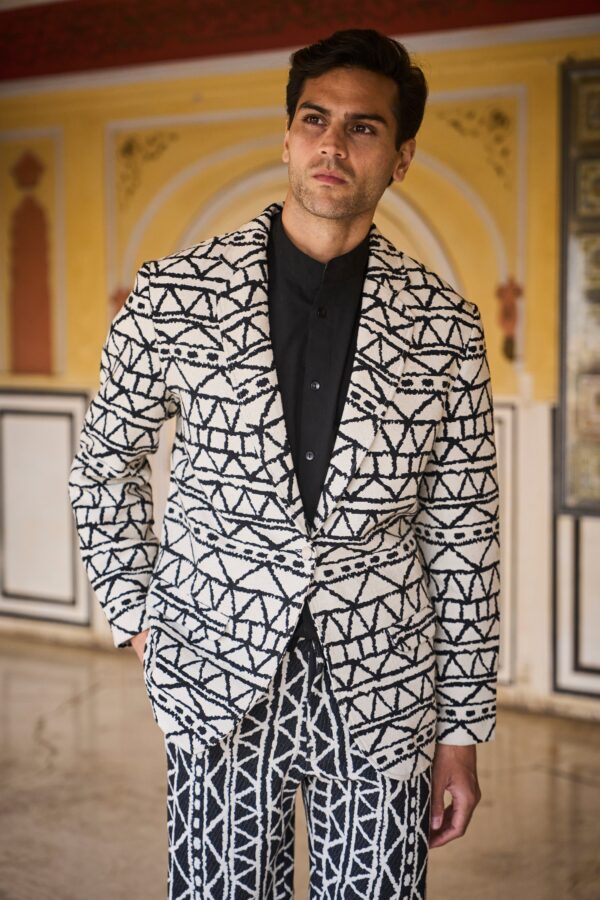 Jacquard Weave Suit - Image 6