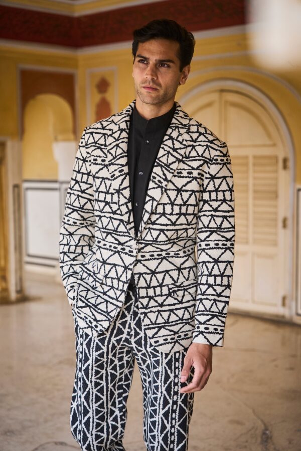 Jacquard Weave Suit - Image 7