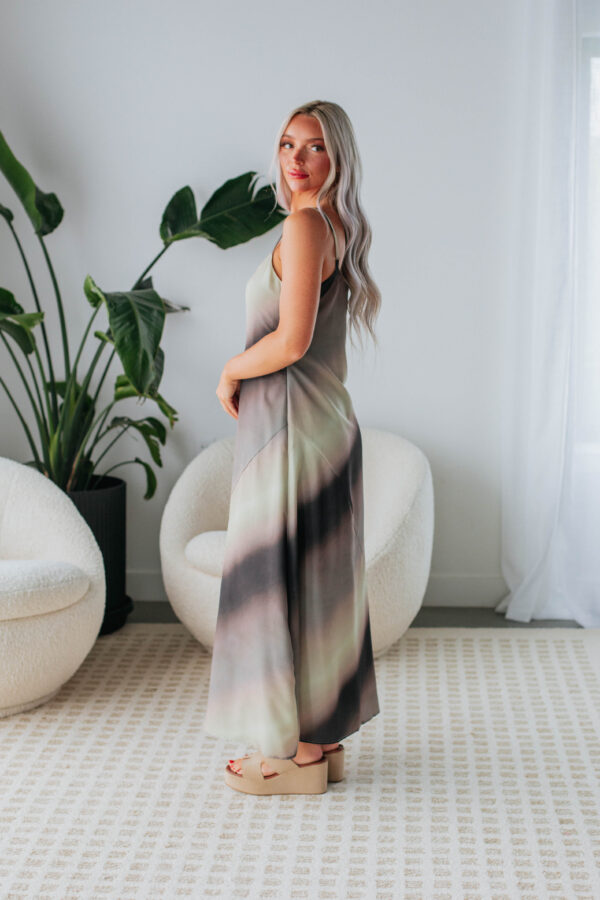 Indri Maxi Dress - Image 2
