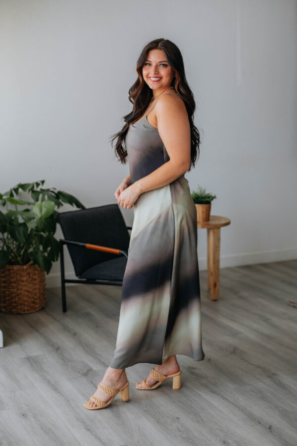 Indri Maxi Dress - Image 4
