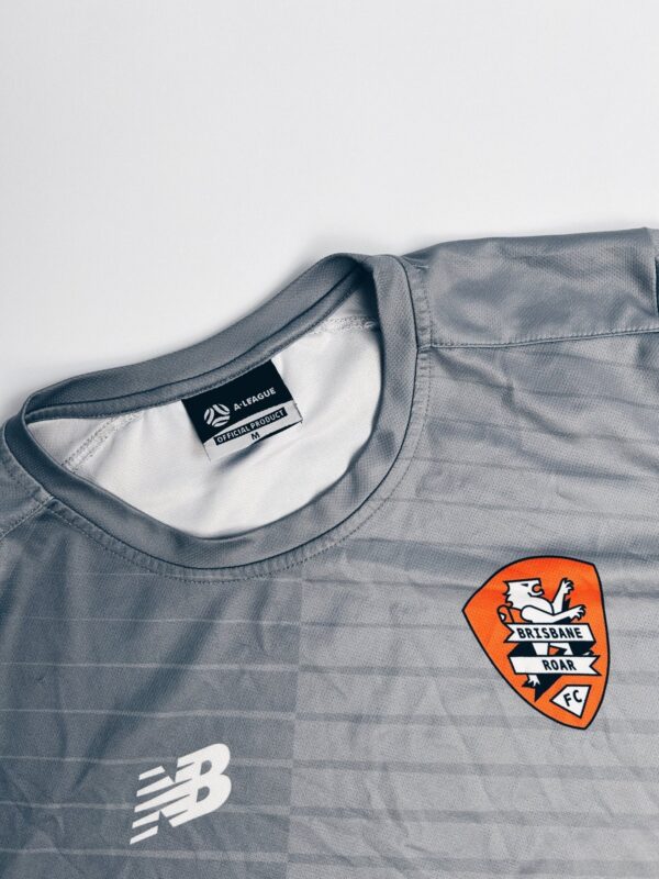 Brisbane Roar Training Kit 2022-2023 - Image 2