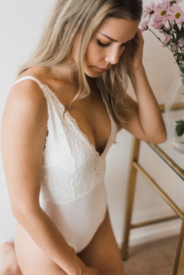 Dentelle White Lace Bodysuit - Image 4