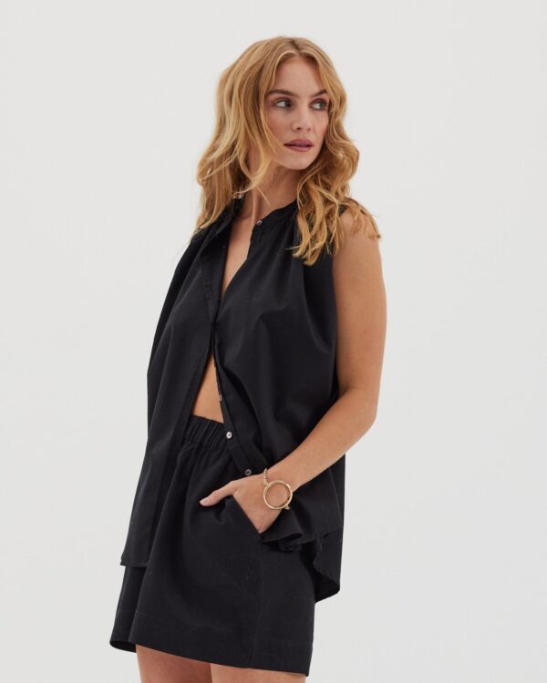 The Giza Sleeveless Shirt | Black
