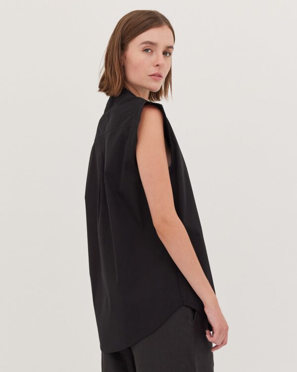 The Tailored Sleeveless Shirt | Black - Image 3