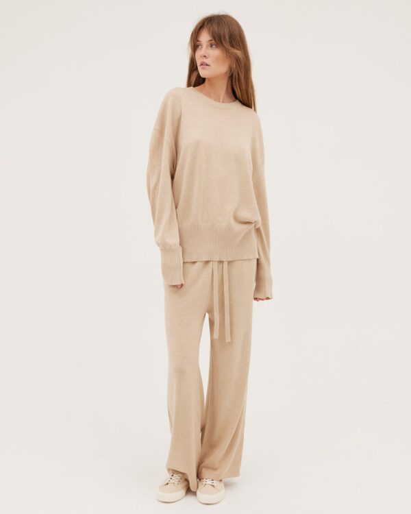 The Travel Crew Sweater | Barley